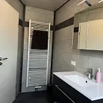 Haus Pia In Ruhiger Lage, Sehr Messenah Gelegen בית נופש