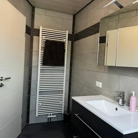Haus Pia In Ruhiger Lage, Sehr Messenah Gelegen 別荘
